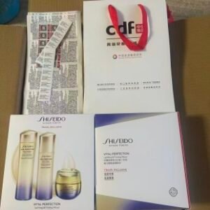 💹150✍️明通版本
最新版资生堂悦薇水乳面霜三件套 配中文标 CDF礼袋 件12套 现货