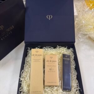 💹150✍️明通版本
cpb明星护肤三件套礼盒装.配手提袋.包含:cpb洗面奶125ml(滋润型/清爽型可选.默认滋润型)+cpb隔离37ml+cpb防晒霜50ml.对版对味.官网同步.独家货源.不出市场.代理放心推.可配中文标.需要下单备注!