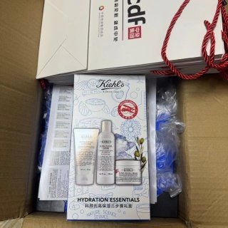 💹75✍️明通版本/最新版
最新版科颜氏高保湿水乳三件套
件12套 配海南3标 海南礼袋 全对版质量 现货