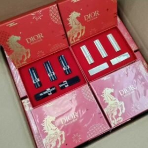 💹60✍️黑管款
💹65✍️金管版
专柜版本，马年新款，
迪奥千马送喜小样五件套蓝金版
迪奥千马送喜小样五件套金管版
1.5g*5 色号 丝绒999-720-777-217-228