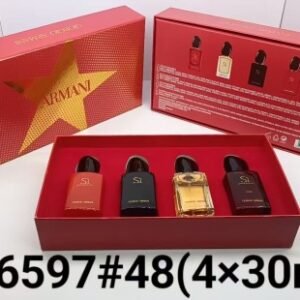 💹62✍️普通版本
阿玛尼挚爱系列香水中样30ml四件套！内含：30ml*4带喷头。味道：红色挚爱，黑色挚爱，黄色挚爱！