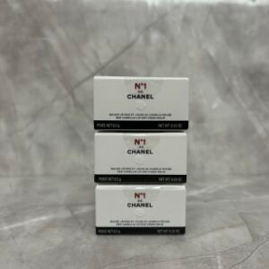💹45✍️明通版本
香奈儿红色1号山茶花唇颊蜜.现货3色.色号:2号#HEALTHY PINK-3号#VITAL BEIGE-5号#LIVELY ROSEWOOD.对版对味.市场独家质量.非流通货.供平台.独家私模.可过真假对比图.可冲正.可配中文标.需要下单备注!
