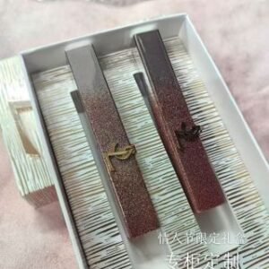 💹85✍️专柜版本
2026圣罗兰情人节专柜限定礼盒 粉星辰口红两件套，
​色号：粉星辰1936-1988
​