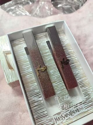 💹85✍️专柜版本
2026圣罗兰情人节专柜限定礼盒 粉星辰口红两件套,
色号:粉星辰1936-1988
