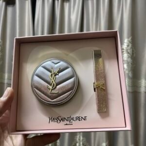 💹90✍️专柜版本
2026圣罗兰情人节限定 粉星辰口红气垫两件套礼盒装,配礼袋。
套装内含:星辰粉口红2.5g 色号1988/1936可选,
星辰粉气垫12g 色号B10/B20可选。