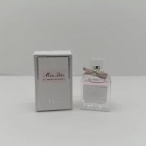 💹15✍️专柜版本
Q版 迪奥甜心丝带香水5ml