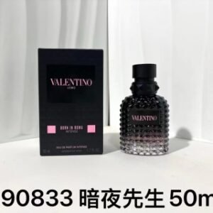 💹45✍️专柜版本/50ml
华伦天奴香水50ml系列：暗夜先生50ml，纵情先生50ml，暮色先生50ml，墨色先生50ml，机车骑士50ml，朋克甜心50ml，冒险小姐50ml，落日小姐50ml，唐娜小姐50ml！