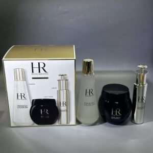 💹110✍️专柜版本
赫莲娜抗衰老三剑客/HR赫莲娜至美臻宠三件套,内含:小露珠200ml+面霜100ml+小针管50ml