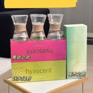 💹90✍️专柜版本
hyascent时光沙漏无火香薰!3个味道:果欲之欢,暖木之息,迷失绿野。
⚠️⚠️⚠️时光沙漏的使用方法:
1️⃣一天正常使用:翻转一次到两次即可
2️⃣需要浓郁一些的可以多翻转一次
3️⃣翻转的次数多
木头浸湿程度就越多 扩香效果也会越强
4️⃣扩香效果的强弱的香氛气息
完全由每个人对香味的敏感程度来掌握