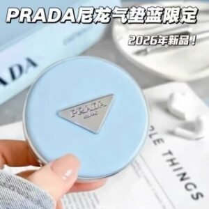💹45✍️专柜版本
普拉达新品蓝色尼龙气垫12g！色号：LC5#粉一白，LN10#黄一白。