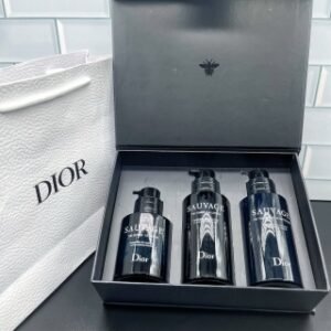 💹105✍️专柜版本
迪奥旷野男士御尊三件套26版 洗面奶按压版125ml 爽肤水100ml 精华50ml 独家私模 细节全对版 味道对香 市面最高版本 非流通普货 正品质量直供 支持对比 配礼袋+中文标 打12 件24