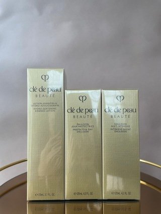 💹80✍️明通版本/单只
CPB单瓶,滋润水/黄水170ml,日乳125ml,夜乳125ml。