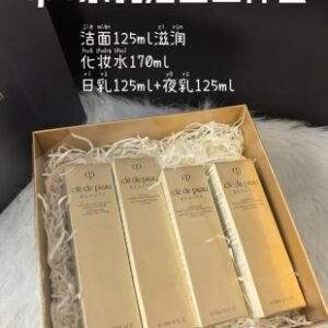 💹250✍️明通版本
cpb水乳洁面件套四件套礼盒装.配手提袋.包含:cpb洗面奶125ml(滋润型/清爽型可选.默认滋润型)+cpb光彩焕颜精华水滋润170ml+cpb日乳125ml+cpb夜乳125ml.对版对味.官网同步.独家货源.不出市场.代理放心推.可配中文标.需要下单备注!