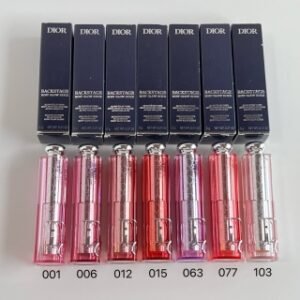 💹50✍️专柜版本
迪奥光彩腮红棒6g！色号：
001#Pink 
006#Berry
012#Rosewood
015#Cherry
063#Pink lilac
077#Candy
103#Toffee