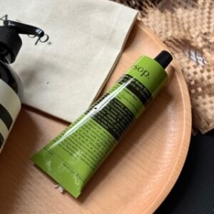 💹40✍️专柜版本
伊索身体霜100ml,现货味道:天竺葵,橙香,保湿芳香。
