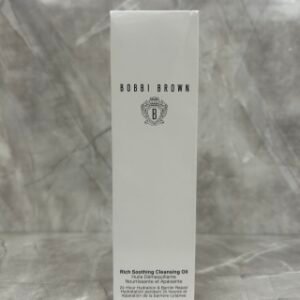 💹40✍️专柜版本
芭比布朗黄金油200ml❗️🔜芭比波朗首款黄金双层卸妆油,黄金分层设计,实现毛孔净澈抛光。黄金上层是五重精油;粉金下层是高浓度锁水保湿精华。一摇激活, 触肤升温瞬间乳化,实现毛孔净澈。黄金油富含珍稀红花籽油,修护并强韧肌肤屏障同时稳定肌肤状态。另外,白池花籽油、山茶花籽油、茉莉花蜡三重精油协同速溶彩妆与防晒。香调上采用大师级香氛,激活感官,带来SPA级奢愈体验。
