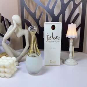 💹48✍️专柜版本
迪奥真我纯香纯白香水100ml🔜Dior迪奥新品真我纯真香水纯白香颂无酒精100ml
花香调
沙巴茉莉芬芳带着暖阳气息
邂逅中国木兰丝柔芬芳
伴随清新闪耀的橙花花水
以纯真灵动的芬芳演绎
挚献真我纯白香颂
​
