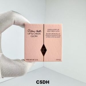 💹25✍️专柜版本
CT口红腮红两用膏2.5g!色号:COLOUR OF PASSIONS#热情,COLOUR OF DREAMS#挚梦。