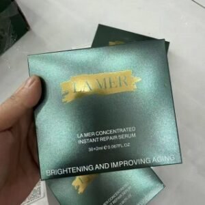 💹45✍️专柜版本
13166海蓝之谜新品浓缩次抛精华30支装！这个就不用多说了，大促时候都能卖空的精华。医用级重组胶原直接修补皮肤城墙，过敏期全脸打底+脱皮区重点厚涂，3天逆袭水煮蛋脸 褪红脱屑一键删除。这是我全年都在用的精华，过敏期间用来打底特别安心。