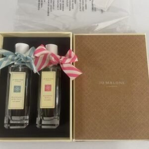💹80✍️明通版本
2026新款 祖马龙七夕限定版香水两件套30ml×2,内含味道:夏日覆盆子+限定 鼠尾草与海盐。
配中文标签·配透明袋子·一标双层 ·单独条码·透明隐形管