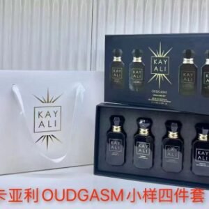 💹95✍️专柜版本
卡亚利香水小样四件套/OUDGASM#
卡亚利香水小样四件套/VACAY#
卡亚利香水小样四件套/VANILLA#
卡亚利香水小样四件套/SWEET#
🔜 一比一质量❗🇺🇸Kayali/卡亚利香水套盒系列……4️⃣款
卡亚利小样四件套4*10ml 配礼袋
四款,下单备注:
OUDGASM#,VACAY#,VANILLA#,SWEET#。