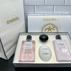 💹100✍️专柜版本
香奈儿巴黎全身香氛四件套白盒 身体乳200ml 沐浴露200ml 白色鹅蛋护手霜轻盈型50ml 山茶花润唇膏10g 配礼袋+中文标 打12 件24