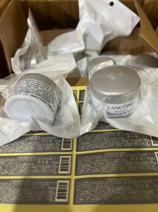 💹18✍️明通版本/小样5ml
新版兰蔻小黑瓶眼霜5ml小样 件480粒 配中文标 现货