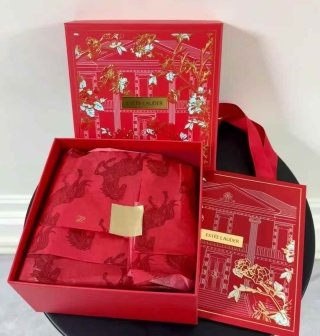 💹200✍️专柜版本
雅诗兰黛520臻爱六件套!
15ml智妍面霜*3(清爽)
批次B95,日期202809
50ml马年限定特润精华
批次D95,日期202809
15ml马年限定抗蓝光眼霜
批次A65,日期202806
100ml樱花水
批次A26,日期202802