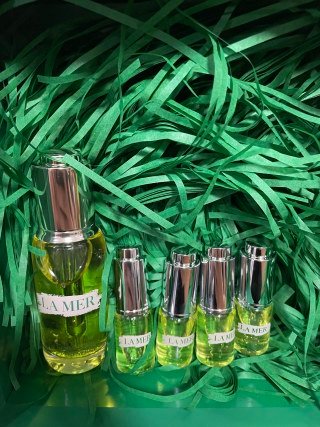 💹125✍️明通版本
海蓝 万能油一拖四/1+4礼盒,内含:万能油30ml+万能油小样5mlx4,配袋子,可配中文标。