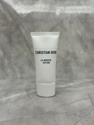 💹25✍️明通版本/30ml
迪奥睡莲洗面奶30ML小样.25年磨砂最新版本 25年最新日期 膏体对版对味 带功效版本 封尾细节+内盖和封口与原版一致 配双边 中文标+瓶身日期标 认准打码:5K01E