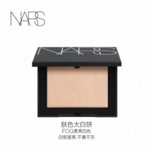 💹45✍️明通版本/26版
NARS粉饼26版明通版10g ,色号FOG# 柔亮白色,PEBBLE# 暖裸米色。
正品烤粉工艺 原厂包材 粉质纹路块块雅 细节全对版 味道对香 市面最高版本 非流通普货 正品质量直供 支持对比 配中文标 打12 件240