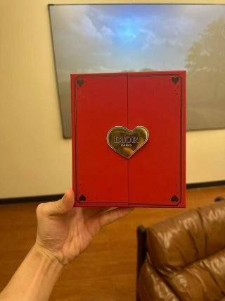 💹130✍️明通版本
迪奥金管口红两件套26丝绒版!色号:丝绒999+丝绒720。