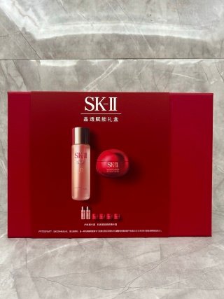 💹210✍️明通版本
SK晶透赋能二拖六套装.内含:大红瓶面霜 80mlx1+大红瓶面霜15mlx4+神仙水230mlx1+神仙水30mlx2.