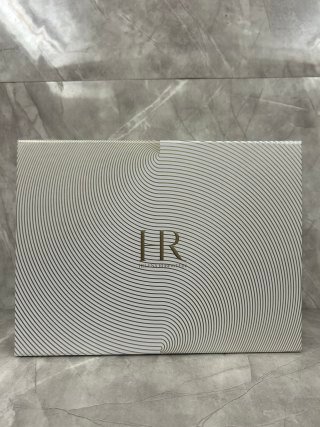 💹220✍️明通版本
明通版最新版HR赫莲娜黑白绷带50px面霜两件套.包含:白绷带GR面霜50ml+黑绷带50PX面霜50ml.新日期 质量完美 细节完美 膏体对版 可过色谱 可过小红书真假对比图 市场独家质量 非流通货 供平台 可中文标 需要下单备注!