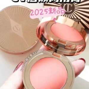 💹35✍️专柜版本
CT唇颊蜜两用膏2.5g！色号：Beach peach#海滩蜜桃，Sunset Bronze#日落赤瞳。
