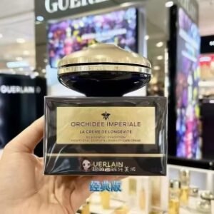 💹80✍️专柜版本/六代
娇兰御廷兰花5G面霜六代50ml!味道清香高级,质地轻薄像冰激凌,吸收奇快,涂完皮肤柔软细腻,空调房一天待下来也不会干燥,睡觉起床皮肤也依然干净清爽,完全没有油光的缺水症状。一个月下来,觉得皮肤的细腻度透亮度都有明显改善。最近屡屡敢于素颜出门甚至出镜,感觉它功不可没!
