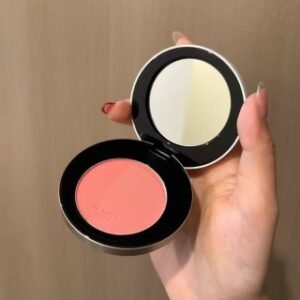 💹50✍️专柜版本
爱马仕粉红瑰丽腮红6g！色号：
19#RoseAbricot
23#RoseBlush
28#RosePlume
37#RoseNuit
45#RoseOmbre