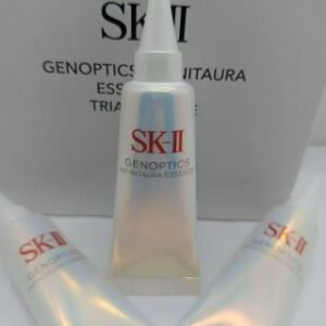 💹30✍️明通版本/小样10ml
最新本土版,独家私模,对版幻彩工艺,膏体气味状态珠光与原版一致,对版纸原打盒/10支装,箱400支,最新批次6068211800✔️SK2小灯泡精华明通版10ml!