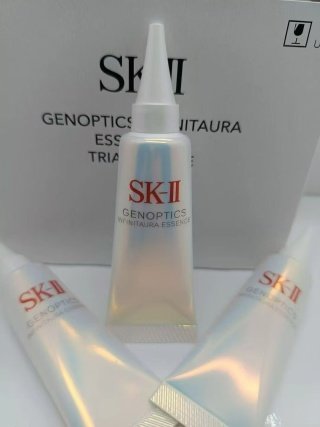 💹30✍️明通版本/小样10ml
最新本土版,独家私模,对版幻彩工艺,膏体气味状态珠光与原版一致,对版纸原打盒/10支装,箱400支,最新批次6068211800✔️SK2小灯泡精华明通版10ml!