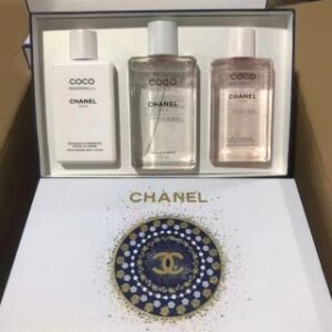 💹110✍️专柜版本
香奈儿coco明星精选三件套 身体乳200ml 沐浴露200ml 精华油200ml 配礼袋+中文标 打12 件24