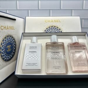💹105✍️专柜版本
香奈儿coco明星精选三件套 身体乳200ml 沐浴露200ml 精华油200ml 配礼袋+中文标 打12 件24