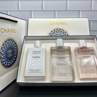 💹105✍️专柜版本
香奈儿coco明星精选三件套 身体乳200ml 沐浴露200ml 精华油200ml 配礼袋+中文标 打12 件24