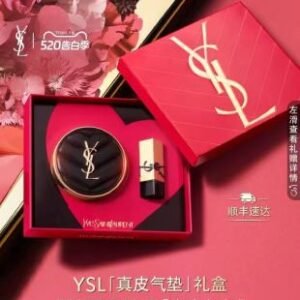 💹110✍️明通版本
新款26款圣罗兰真皮气垫礼盒两件套.包含：黑皮革气垫正装（B10/B20两色可选）+新款方管口红小样1.3g（色号NM）官网同步.送礼必备.配手提袋！