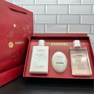 💹85✍️专柜版本
香奈儿coco全身香氛三件套红盒 身体乳200ml 沐浴露200ml 白色鹅蛋护手霜轻盈型50ml 配礼袋+中文标 件24