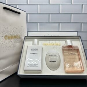 💹85✍️专柜版本
香奈儿coco全身香氛三件套白盒 身体乳200ml 沐浴露200ml 白色鹅蛋护手霜轻盈型50ml 配礼袋+中文标 件24