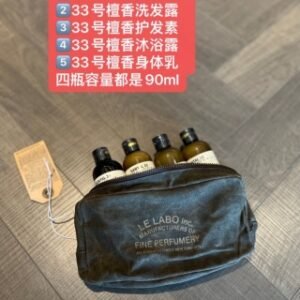 💹100✍️专柜版本
实验室旅行香氛小样四件套!90ml×4。原料都来自于南法的香水之都格拉斯!深棕色瓶身加简洁的Label,放在那里就很高级,香调:木质馥奇香调,气味:檀香木雪松小豆蔻紫罗兰纸莎草皮革琥珀鸢尾花,调香师:Frank Voelkl。
